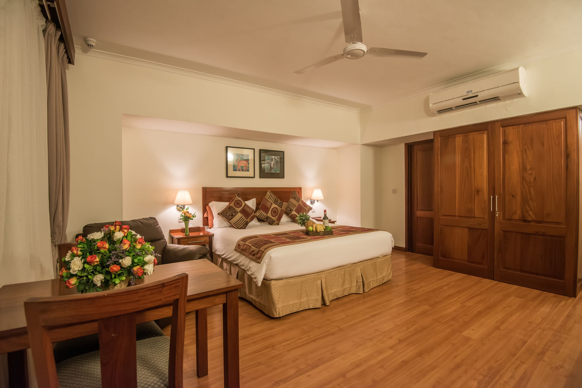 Sea Cliff Court Hotel & Luxury Apartments Дар-ес-Салам Екстер'єр фото