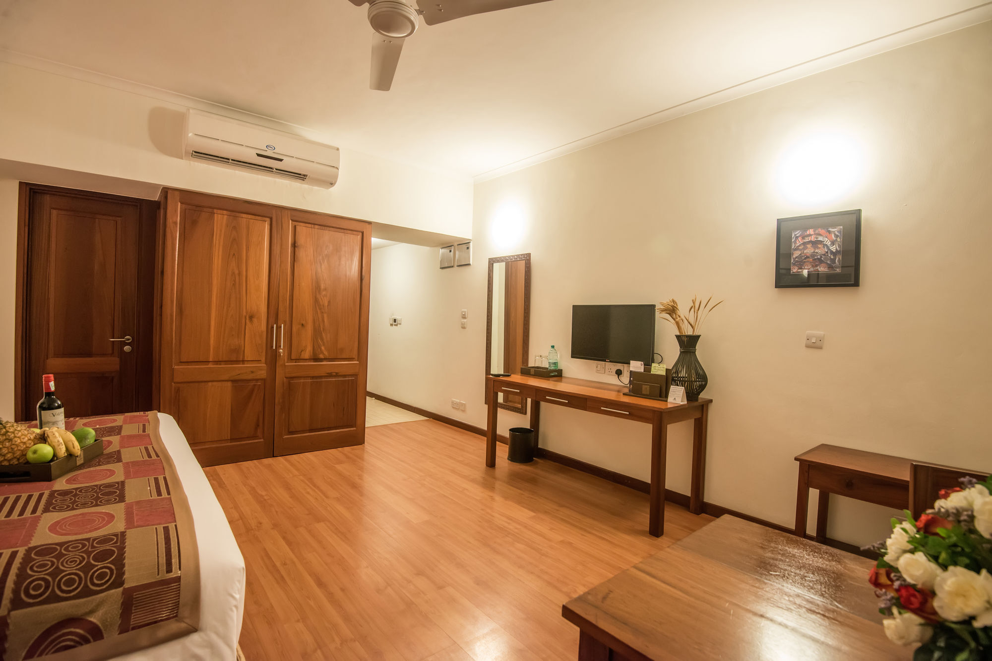 Sea Cliff Court Hotel & Luxury Apartments Дар-ес-Салам Екстер'єр фото