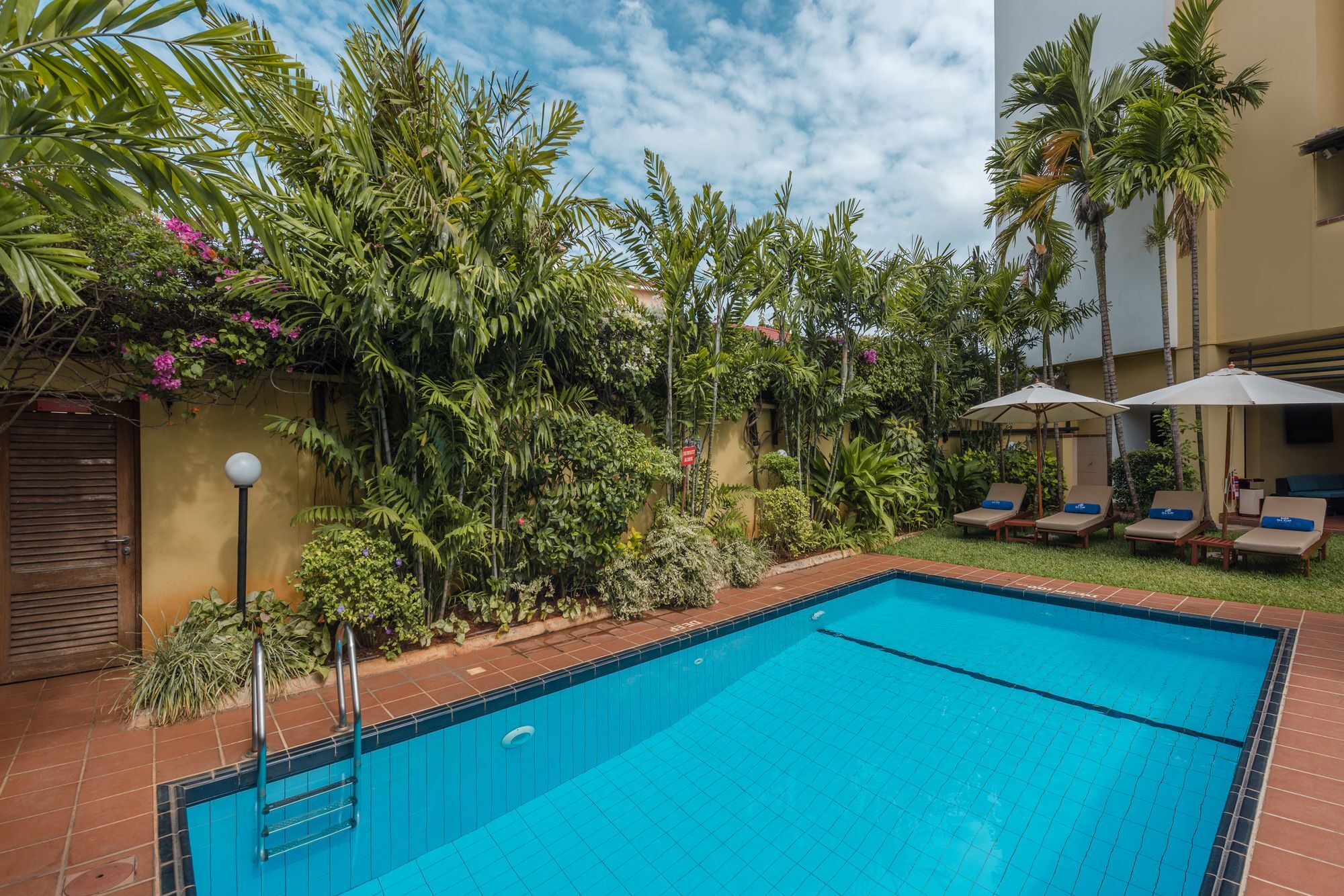 Sea Cliff Court Hotel & Luxury Apartments Дар-ес-Салам Екстер'єр фото
