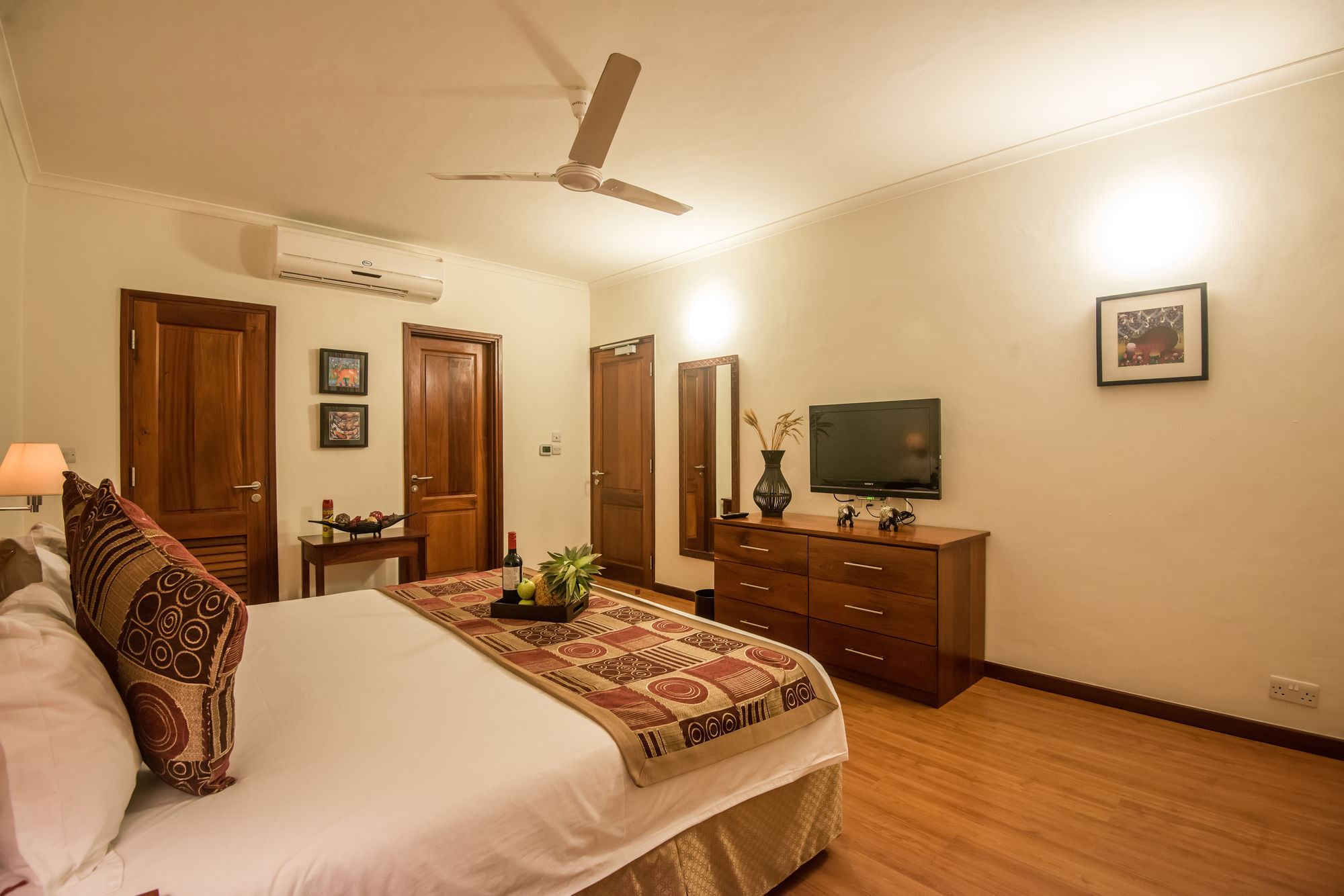 Sea Cliff Court Hotel & Luxury Apartments Дар-ес-Салам Екстер'єр фото