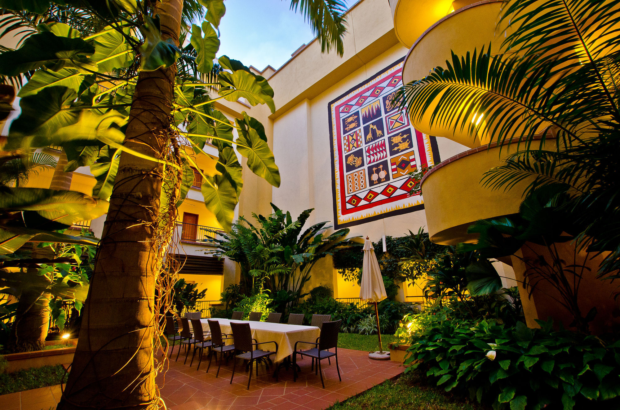 Sea Cliff Court Hotel & Luxury Apartments Дар-ес-Салам Екстер'єр фото