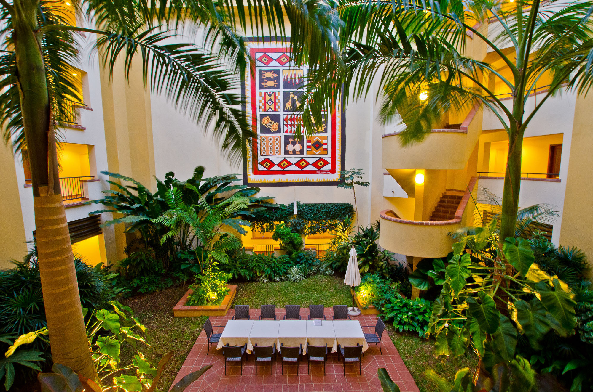 Sea Cliff Court Hotel & Luxury Apartments Дар-ес-Салам Екстер'єр фото